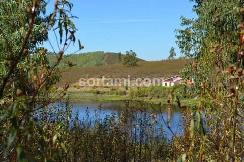 Exclusive opportunity in Portimao. In a total area of 103 hectares, this land has unique characteristics, highlighting the proximity to a lake. Possibility of building a project aimed at rural tourism and water sports. Portimao is one of the most pop...