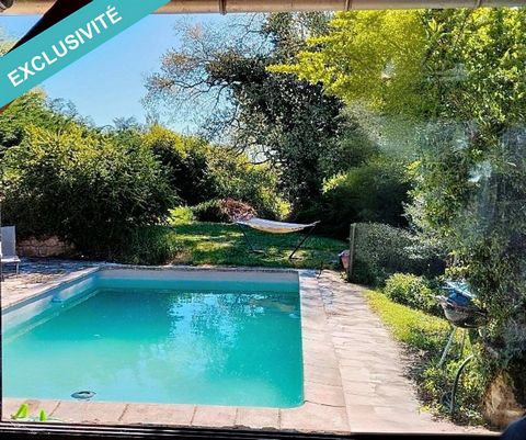 A lot of charm for this old villa of 134 m2 of living space on 1615 m2 of fenced garden, with swimming pool. It has a living room with a fireplace with insert, and a wonderful view of the veranda and the swimming pool, a fitted kitchen with a dining ...