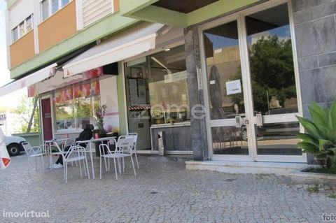 Property ID: ZMPT556827 Pastry / Cafeteria Transfer. With fully equipped and working kitchen, in the space has a warehouse and 2WC's. It also has a changing room for employees. It has a magnificent terrace with a parasol. It has stability, highly pro...