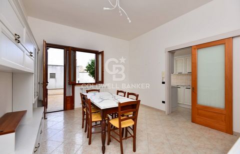 PUGLIA - SALENTO - BOTRUGNO In Botrugno, we are pleased to offer for sale a large detached house of approximately 149 m2, arranged on three levels, with garage and rear garden. The property opens onto a small open space in front which allows access t...