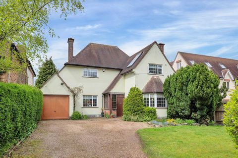 Individually built in the 1930’s, this rare home with traditional features enjoys a mature setting of 0.35 acres in total and stunning, elevated views towards Bradgate Park. When considering the transformation of several neighbouring properties, Grey...