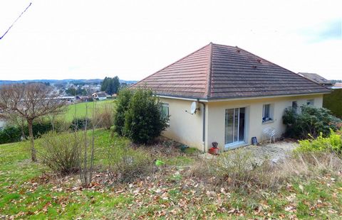 Aurillac south 20 km. On 2660 M2 of land, beautiful single storey house on FULL BASEMENT, including 1 living room opening onto terrace (open view), 1 equipped kitchen, 2 bedrooms, 2 bathrooms, 2 toilets, 1 full basement with large garage , 1 cellar, ...