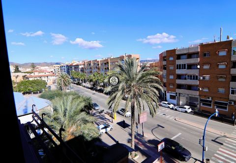 Located in . Central Apartment in Puerto de Mazarrón, within walking distance of all shops, supermarkets, restaurants and just 3 minutes walk from the Paseo de Puerto and Sports Club. Ideal for luxury living in the center. The house has a beautiful h...
