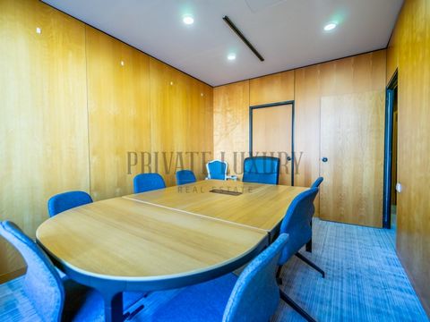 Office located in Torres das Amoreiras for Sale or Exchange for Apartment of housing or villa in Portugal / France. Also known as Torres das Amoreiras, the Amoreiras Complex, located on one of the main avenues of the city, is a complex of offices, ho...