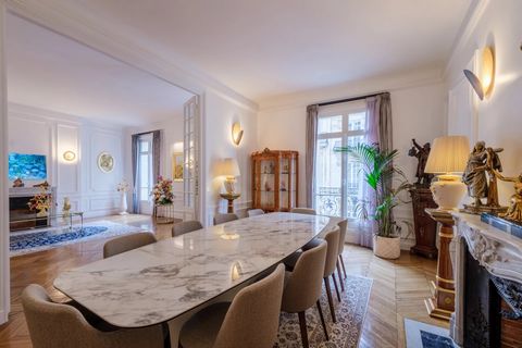 Stunning property Paris 8th. Wonderful seven-room apartment with parquet floor and moldings, with a surface area of approx. 247 square meters, nestled close to the Parc Monceau in a Haussmann-style building with concierge and elevator. The apartment ...