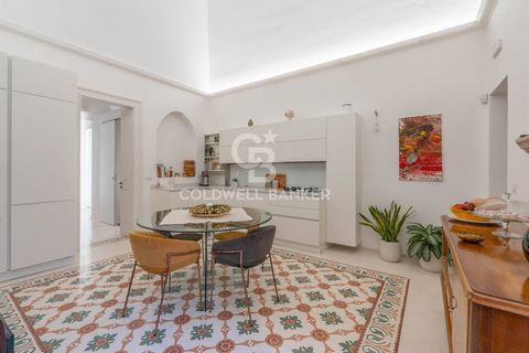 LECCE - SAN LAZZARO In a picturesque setting, precisely in Via Paisiello, stands this charming independent house on the ground floor of an elegant two-family building, characterized by three distinct entrances which underline its versatility. The ent...