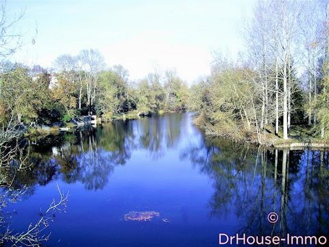 16140 AMBERAC FOR SALE IN EXCLUSIVITY LEISURE LAND WITH GARAGE ON THE BANKS OF THE CHARENTE Very nice location next to a village and close to the river (non-flood zone), no difficulty of accessibility and easy parking. The property includes an enclos...