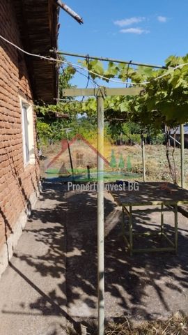Price: €16.500,00 District: Silistra Category: House Area: 120 sq.m. Plot Size: 1150 sq.m. Bedrooms: 2 Bathrooms: 1 Location: Countryside One storey house for sale in a peaceful village with only Bulgarians and 2 foreigners, near Silistra and the Dan...