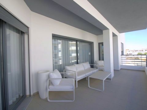 Apartment located in the heart of the Ria Formosa Natural Park in Olhão. The flat has a generous surface with an entrance hall, large living room, integrated and equipped kitchen, storage room, a bathroom and bedroom with built-in wardrobe. The flat ...