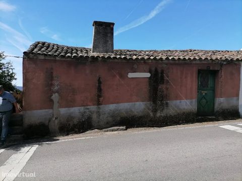 Semi-detached House T2 in Penamacor Picturesque property located in the center of the village, 5min walk and close to all amenities. It has a total area of 64m2, including the garden. Composed of: » R/C - Has 2 rooms currently used as cellar and stor...