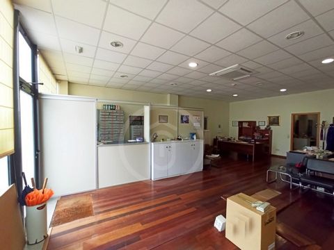 ARA GROUP REAL ESTATE-Sant Cugat del Vallès-Barcelona. Ara Group Real Estate exclusively presents the sale of this magnificent commercial premises or offices on the ground floor, located on Avinguda de les Corts Catalanes in Sant Cugat del Vallès in ...