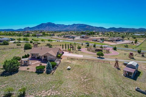 New Roof! A modern ranch nestled in a picturesque location of Williamson Valley. This property offers a unique blend of contemporary living, tranquil mountain views, and plenty of outbuildings providing a feel of living 'ranch style' in days past. St...