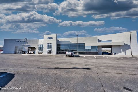 Ford Dealership leased to Jones Ford selling at a high Cap rate. The dealership was built in 2007 by Steve Coury and then leased to Jones Ford on June 30 of 2015. The lease rate of $25,000 per month has not changed since the inception of the lease. I...