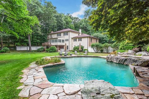 Welcome to 90 Gun Club Road, a gracious Colonial with a sparkling swimming pool and spa sited on 2 acres on a quiet North Stamford cul-de-sac. This 4/5 bedroom 4 1/2 bath home was designed for easy indoor/outdoor living and entertaining. The warm and...