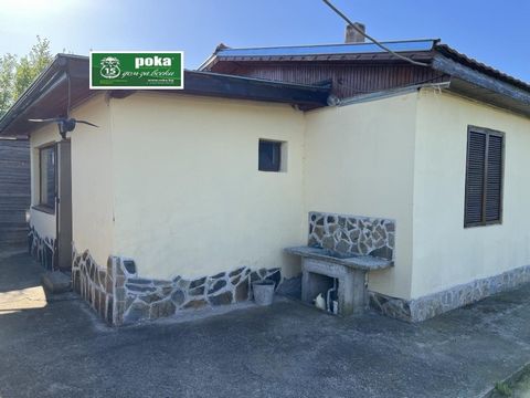 Roca Imoti biedt een huis te koop aan in het dorp Yastrebovo, met een bebouwde oppervlakte van 80 m². Een deel van het huis is gebouwd met bakstenen en een ander deel is een geprefabriceerde constructie. Het bestaat uit een woonkamer met een kitchene...