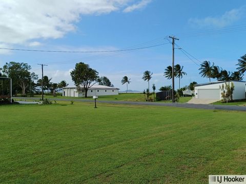 Este bloco de terreno de aproximadamente 599m2 está situado em Tully Heads. Há uma abundância de pontos de pesca locais para desfrutar e a praia fica a poucos passos de distância. O parque de caravanas local também vende combustível e mantimentos, al...