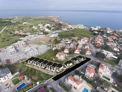 Nowe wille blisko morza w Girne Karşıyaka Wille położone są w Girne na Cyprze Północnym, słynnej trzeciej co do wielkości wyspie na Morzu Śródziemnym. Karşıyaka, gdzie znajdują się nowe wille, znajduje się w zachodniej części Girne i wyróżnia się cic...