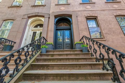 Paulus Hook 25 foot wide brownstone! Best block, best section of the block, huge natural footprint, and parking available. You can customize your new home with tremendous flexibility based on your needs, now or in the future. We have floor plans of t...