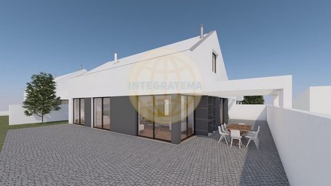 Located in Caldas da Rainha. 3 bedroom villa under construction located in São Gregório, close to all services, such as cafes and mini-market and a few minutes from the city of Caldas da Rainha. Comprising 3 bedrooms with fitted wardrobes, one of whi...