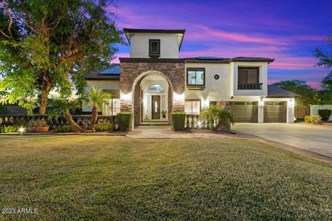 Come see one of the LOWEST priced, 6 bedroom, BASEMENT home situated on nearly 1/2 ACRE cul-de-sac lot in Chandler! This floor plan combines individual space and functionality for all members of your family. Upon entering, you'll be greeted by a spac...
