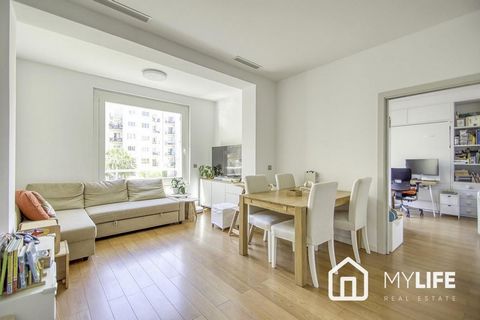 MyLife Real Estate prezentuje tę nieruchomość na sprzedaż w dobrym stanie, położoną w jednej z najlepszych dzielnic Barcelony, La Dreta de l'Eixample, obok Paseo de Gracia. Opis Dom znajduje się na czwartym piętrze królewskiej posiadłości w idealnym ...