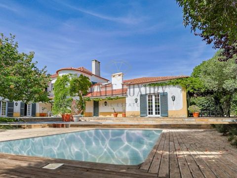 Discover your new home in this 7 bedroom property with pool, in Azeitão, where traditional charm meets modern comfort. Consisting of a 4 bedroom main villa and a 3 bedroom secondary villa, this property offers a luxurious and functional space for you...