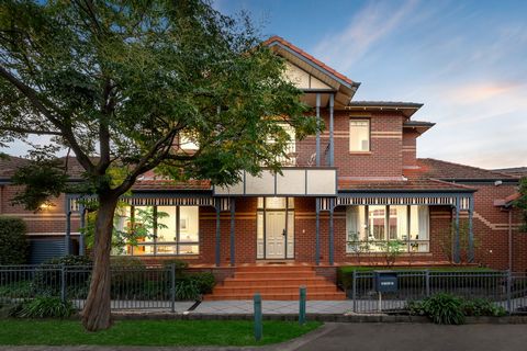 Peacefully positioned in a whisper-quiet tree-lined pocket on the corner of Beaven Avenue, this classically inspired contemporary 3-4 bedroom residence’s inviting dimensions exceed every expectation in terms of sheer size, elegance, family zoning and...
