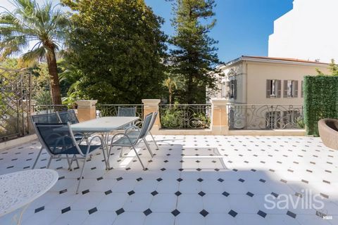 Nice - Carré d'or - Boulevard Victor Hugo. Luxury 6-room apartment in perfect condition in a late 1930s Palais Bourgeois with a private garden, superb apartment in perfect condition with a surface area of 190m2 benefiting from very spacious volumes a...