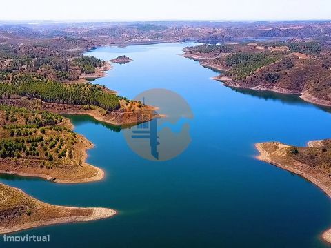 Grundstück mit 20 Hektar, neben dem Beliche-Staudamm, AzinhaL - Castro Marim - Algarve - Portugal. Es stehen 20 Hektar Land zum Verkauf. Mit Blick auf den Beliche-Staudamm. Eine Halbinsel im See. Ein Bauernhof an der Algarve. Grundstück mit vielen Pi...