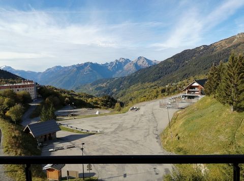 A Saint François Longchamp, à deux pas des commerces et en face du télésiège du Mollaret, appartement meublé de 32.01 m2 offrant une pièce de vie avec beau balcon en L plein Sud, une chambre, un coin montagne dans l'entrée, salle de bains et WC sépar...