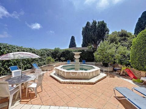 A few minutes walk from the heart of Cannes, in a beautiful property in total calm, 4/5 rooms of 143m² with a garden terrace of 363m². 2 parking spaces. Environment of quality and charm, high ceiling height. Information on the risks to which this pro...