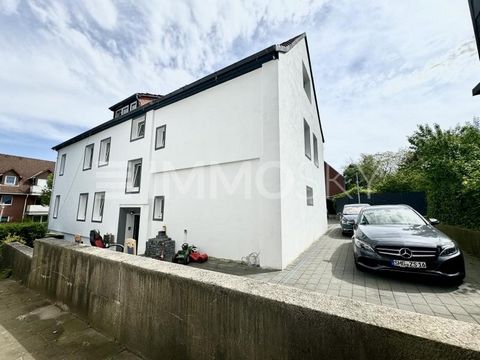 Detached apartment building in the center of Bad Nenndorf !! Welcome to this charming apartment building in the heart of Bad Nenndorf. With an impressive living area of 239 m² on a generous plot of 600 m², this property offers a wide range of uses. I...