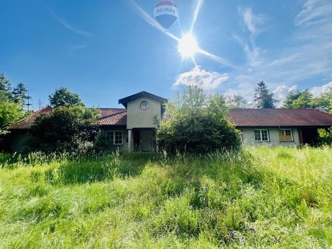 For sale a house (to be renovated) with great potential, in the manor style, with a large plot of 5661m2, located in the picturesque area of Zakrzewo, in the Dopiewo commune. The property is ideal for people who value peace and contact with nature. T...