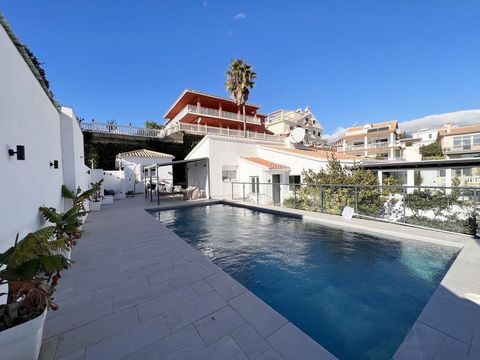 Spectacular renovated villa very close to the Torreblanca beach with a fully independent two-bedroom apartment and private pool with sea views. The main house has 4 bedrooms (2 of them on the ground floor) and two bathrooms (1 of them en suite in the...