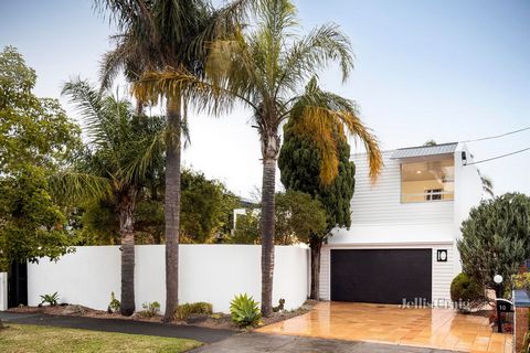 Featured in Home Beautiful magazine, this architect designed four bedroom plus study/fifth bedroom three bathroom 1979 built showpiece is a pioneer of architectural thought with its brilliant use of volume, light, angles and outdoor connection. Addin...