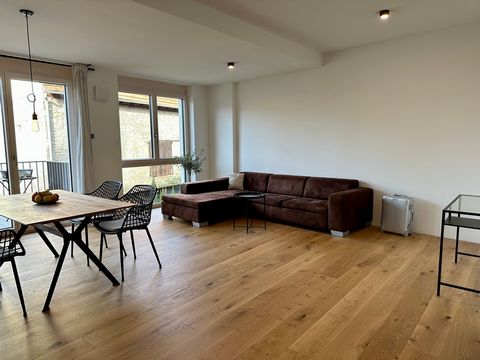 Wir vermieten ein wunderschönes bezugsfertiges Apartment in Randersacker. Würzburg ist in wenigen Minuten mit dem Auto, Fahrrad oder Bus erreichbar. Das Apartment liegt nur 5 Gehminuten von der Bushaltestelle, Weinstuben, Bäckerei, dem Fluss Main und...