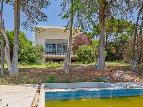 Luxury 5 Bedroom Villa in Cascais - Quinta das Patinhas Discover excellence in every detail of this incredible 5 bedroom villa, located in the prestigious Cascais area, Quinta das Patinhas.** This high-end villa is a true haven of comfort and sophist...