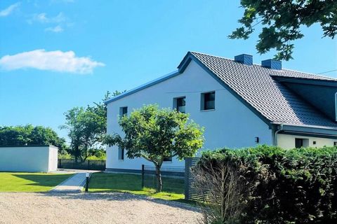 Sie wohnen in dieser tollen Ferienwohnung, die sich im Obergeschoss eines 1946 erbauten Hauses befindet, das 2021 komplett renoviert wurde. Die Ferienwohnung ist modern und stilvoll eingerichtet. Ausgestattet mit attraktiven Schlafzimmern, einem gerä...