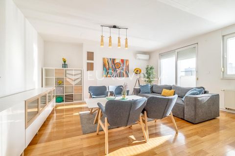 Samobor - stunning four-bedroom penthouse with two garage spacesIn the heart of one of the most desirable cities for living and business, a spacious and bright penthouse is for sale, located on the top, third floor of a modern residential building co...