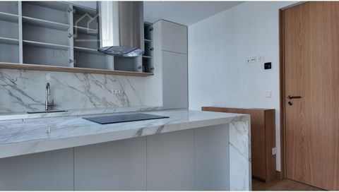 3 bedroom duplex flat with balcony and garage for sale in the centre of Porto - Rua de Camões. This building is part of the emblematic 'Camões 800' project, but with separate entrances. It is located in the famous Rua de Camões, in the city centre of...