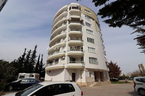 Elegant Flat Near the Sea and All Amenities in Viranşehir Mezitli The 3-bedroom flat includes a living room, open-plan kitchen, shared bathroom, en-suite bathroom, and balcony. Built with high-quality materials, it offers both comfort and style. The ...