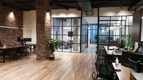 Disponemos de un maravillos local (planta baja)...ideal como inversión !!!...Con muchas posibilidades, muy acogedor, moderno, amplio y luminoso. 2 WC y un amplísimo comedor. Todo con AA y calefacción con control de temperatura independiente. Cocina c...