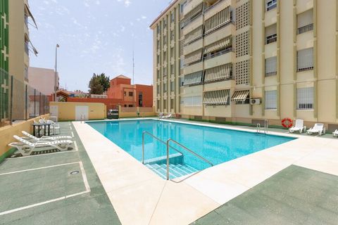 No habrá mejor manera para empezar el día que desayunar en el coqueto balcón mientras planean sus visitas por la zona. Si les apetece refrescarse, pueden darse un chapuzón en la gran piscina de cloro comunitaria de 10x20m, con una profundidad máxima ...