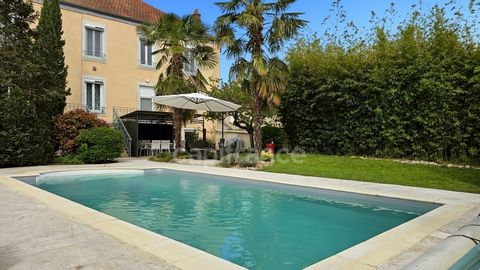 Dpt Saône et Loire (71), à vendre SAINT MARCEL maison de ville 7 pièces de 165 m² avec piscine
