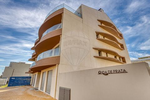 Empreendimento Onda de Prata - Luxo e Exclusividade na Costa Nova Descubra o Onda de Prata, um empreendimento de luxo único, localizado na deslumbrante Costa Nova, em Aveiro, a apenas 50 metros da praia. Com um design moderno e sofisticado, este proj...