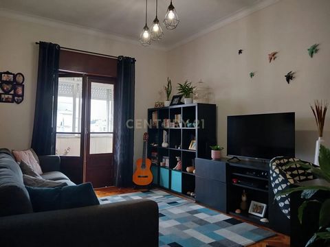Descubra este encantador apartamento T3 em Amadora, com 83m² de área, ideal para quem procura conforto e praticidade. Com 2 casas de banho e uma varanda que oferece uma vista deslumbrante sobre a cidade, este imóvel é perfeito para famílias ou invest...