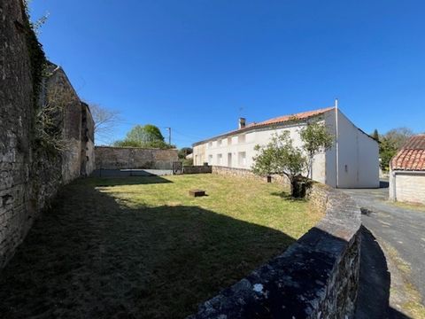 Ensemble immobilier de 2 maisons indépendantes proches st jean dAngely