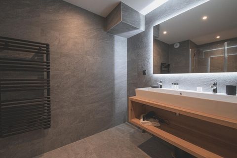 This cozy apartment, located in the idyllic Plan Peisey, offers a perfect escape in the French Alps. Accommodating up to 8 guests, the apartment features 2 spacious bedrooms and a bathroom, making it ideal for families or small groups. With a fully f...