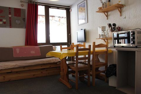 The Residence les Hauts de Vanoise is in the centre of Val Thorens near the church and the Peclet shopping centre. The ski slopes and ski lifts are 50 m away and the ski school is 150 m away. Val Thorens is part of the Three Valleys ski area. Surface...