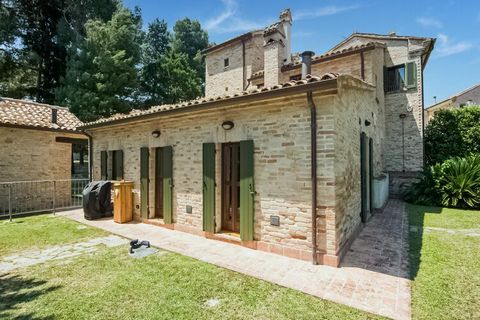 This 2-bedroom apartment in a Big Noble Villa dated 1563 comes with a private fenced garden, both of which are Italian Belle Arti Heritage. Ideal for a small family or a group of 3, this home is located on hills from where you can savour a terrific A...